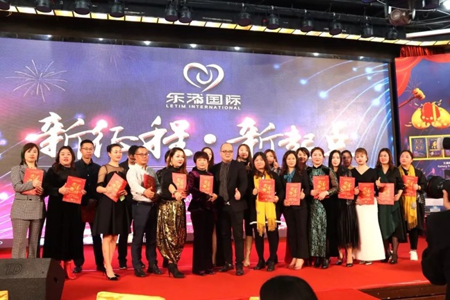 ▲k8凯发一触即发国际总裁莊浩先生致辞并发放美丽E栈装修补贴